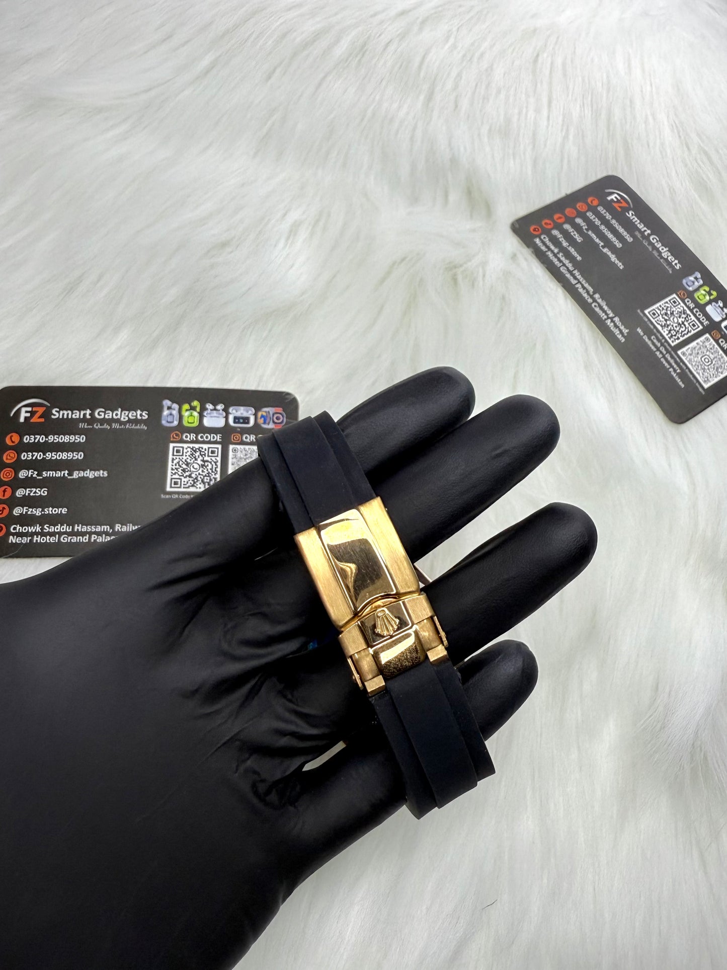Rollie Yacht Master - Black & Gold Edition
